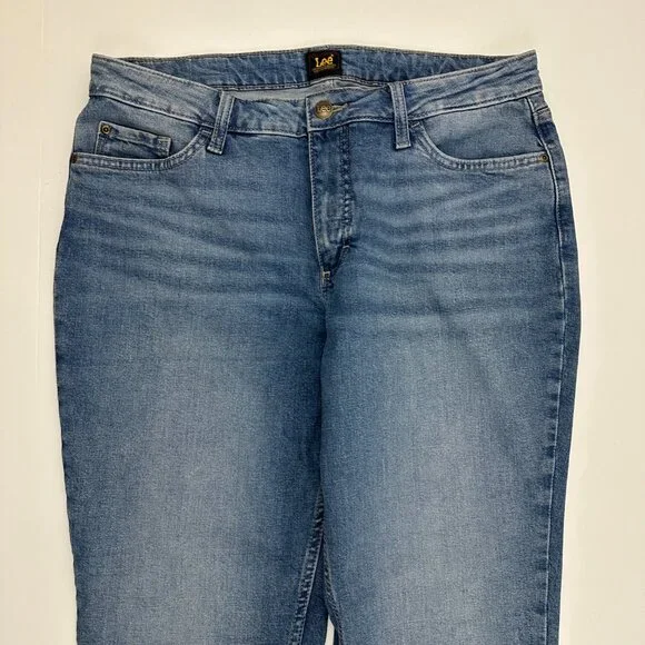 Lee Straight Leg Women's size 14 Medium Wash Blue Denim Jeans - Picture 2 of 4